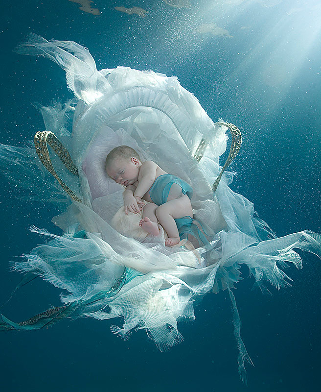 Совершенно потрясающие работы с детьми под водой... Фотограф Zena HOLLOWAY (30 фото - 5.84Mb)