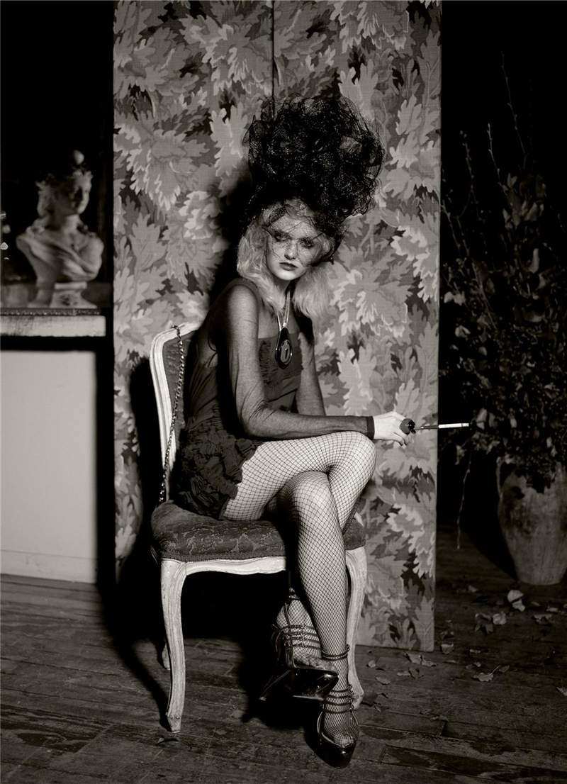 So Young, So Cool...  Steven Meisel 2009 (34  - 14.80Mb)